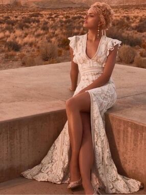 Tadashi Shoji Ivory Lace V-Neck Maxi Dress with Flutter Sleeves and High Slit